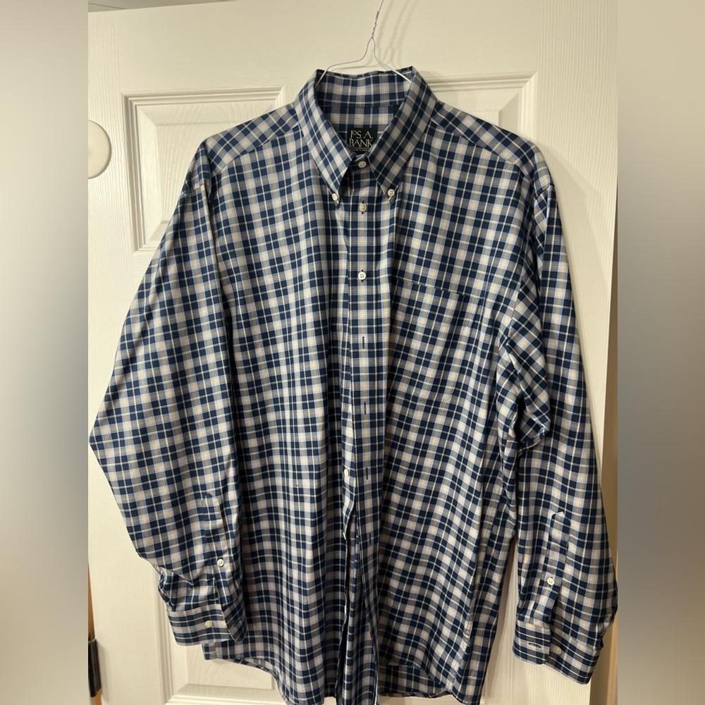 Plaid dress shirt in great preowned condition